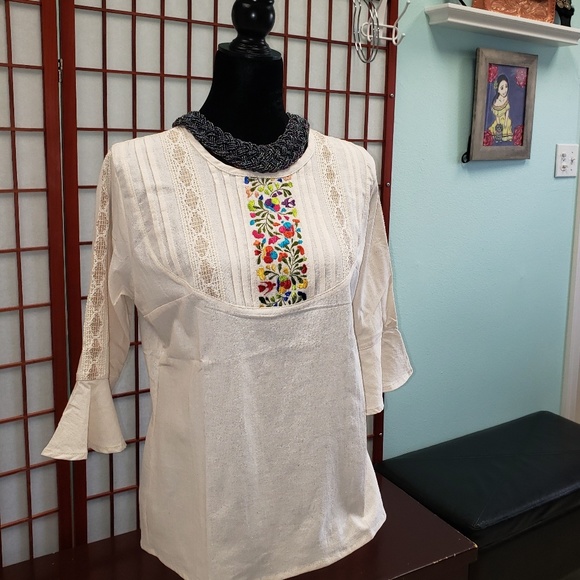 Hand embroidered blouse - Picture 2 of 5